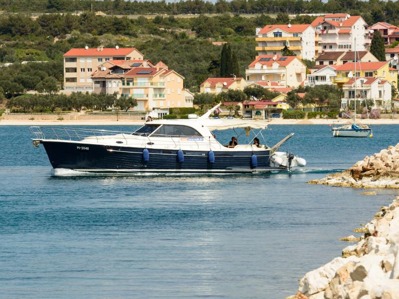Book yachts online - motorboat - Adriana 44 - Stone Haven - rent