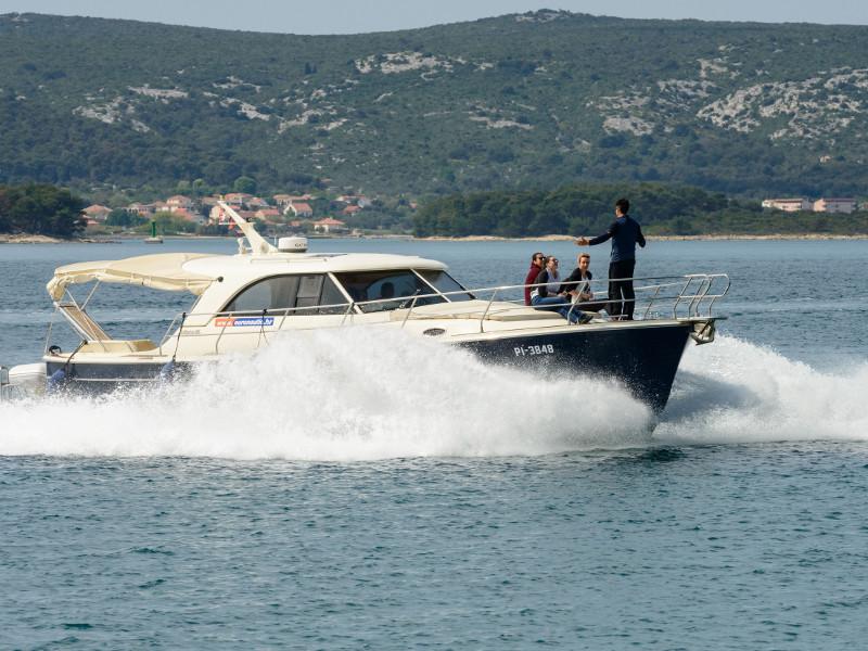Book yachts online - motorboat - Adriana 44 - Stone Haven - rent