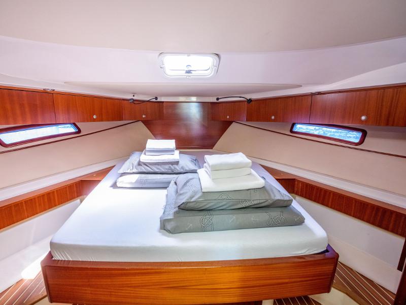 Book yachts online - motorboat - Adriana 44 - Stone Haven - rent