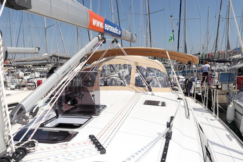 Book yachts online - sailboat - Bavaria Cruiser 46 - Gracia - rent