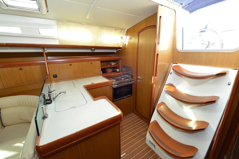 Book yachts online - sailboat - Sun Odyssey 42i - Vispera  - rent