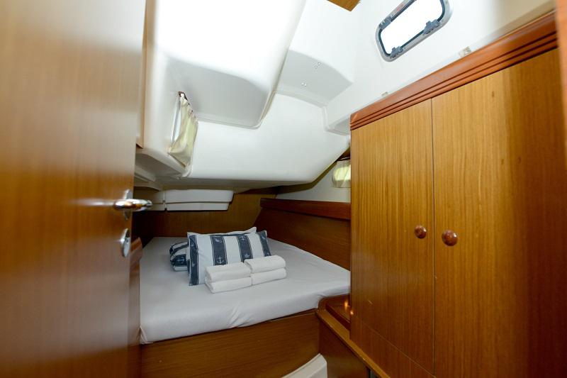 Book yachts online - sailboat - Sun Odyssey 42i - Vispera  - rent