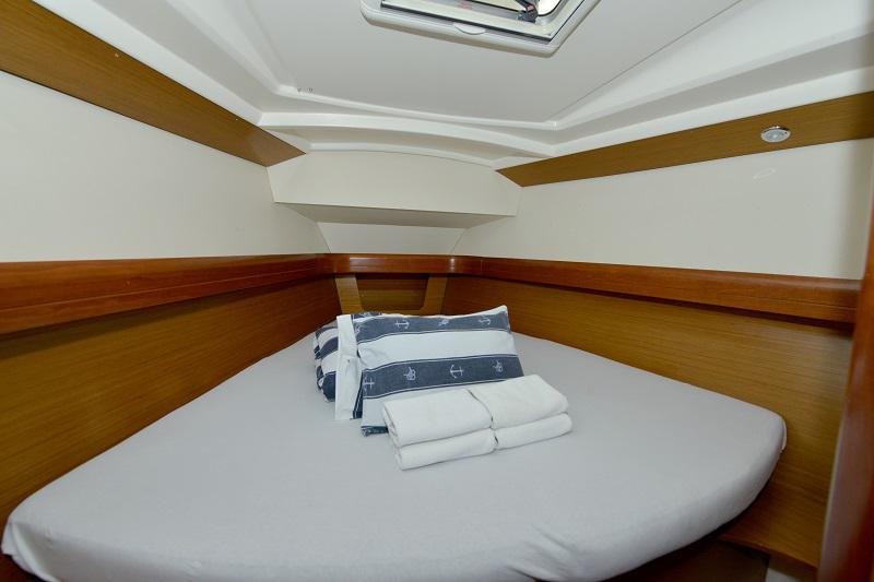 Book yachts online - sailboat - Sun Odyssey 42i - Vispera  - rent