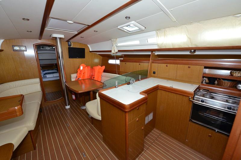 Book yachts online - sailboat - Sun Odyssey 42i - Vispera  - rent