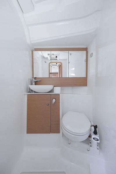 Book yachts online - sailboat - Dufour 430 Grand Large - Manora - rent