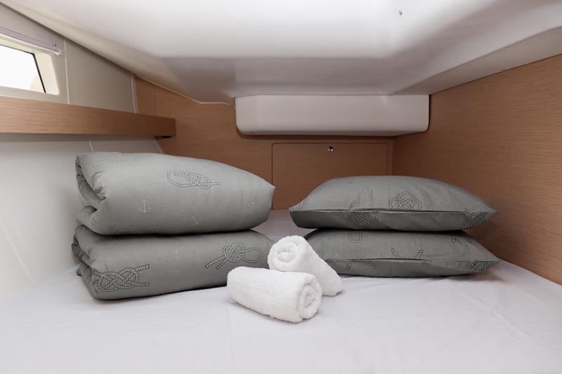 Book yachts online - sailboat - Elan 45 Impression - Goldfinger  - rent