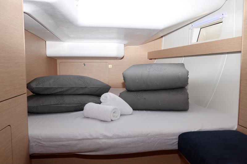 Book yachts online - sailboat - Elan 45 Impression - Goldfinger  - rent