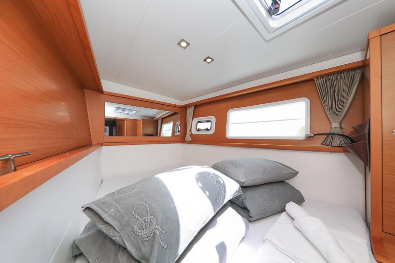 Book yachts online - catamaran - Lagoon 450 - Paula &amp; Hana - rent