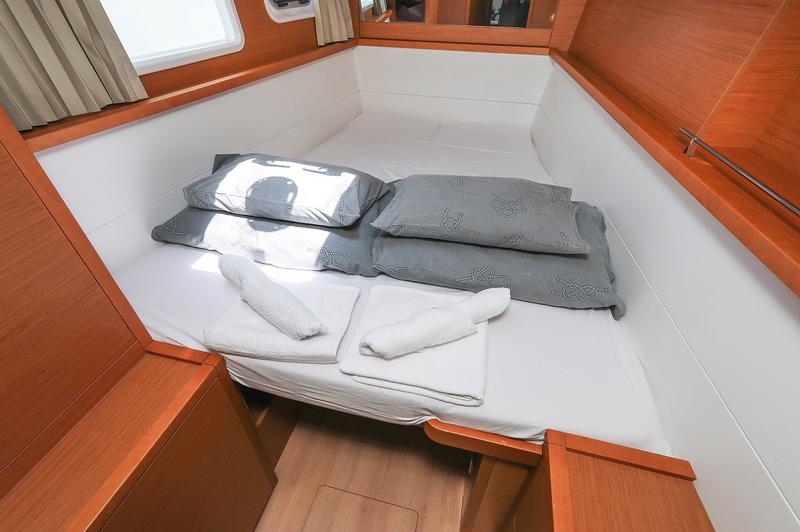 Book yachts online - catamaran - Lagoon 450 - Paula &amp; Hana - rent