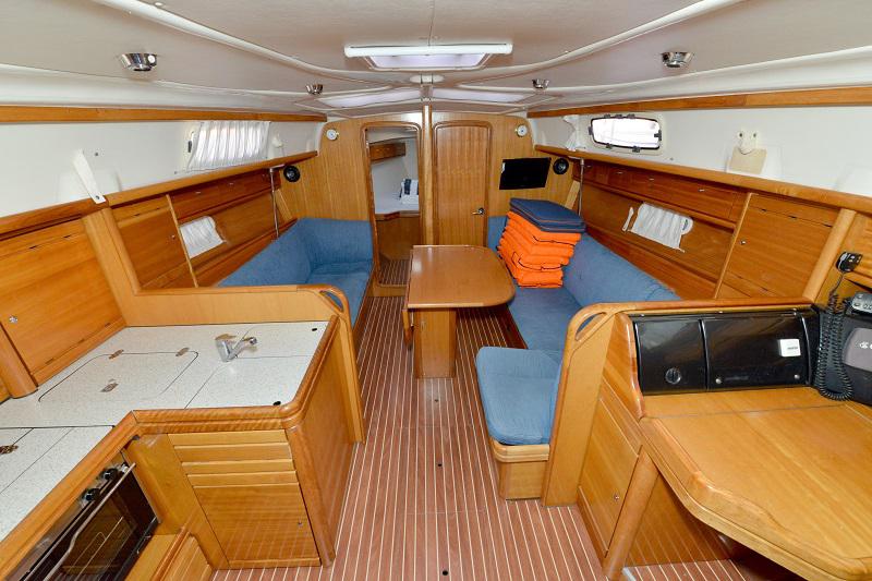 Book yachts online - sailboat - Bavaria 37 Cruiser - Ragazza - rent