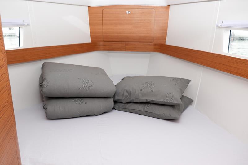 Book yachts online - sailboat - Elan 45 Impression - Her Majesty  - rent