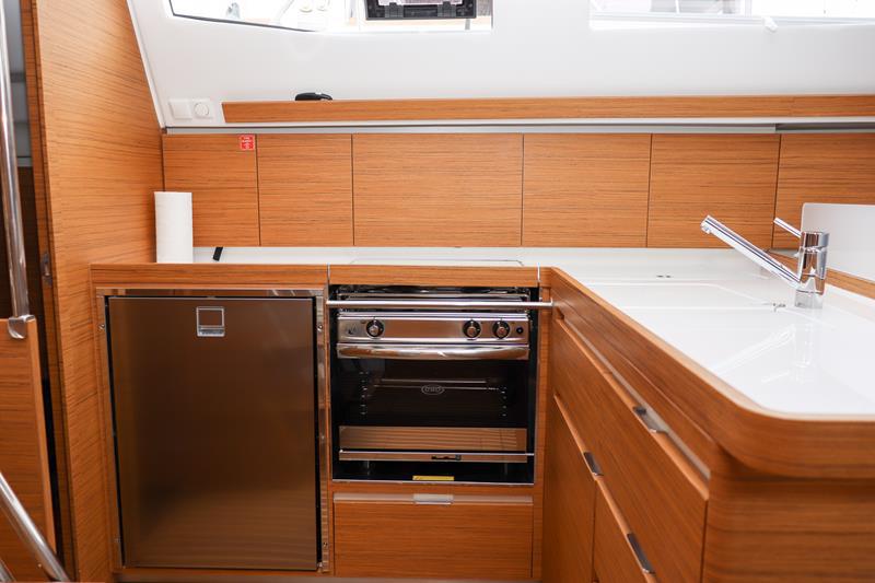 Book yachts online - sailboat - Elan 45 Impression - Her Majesty  - rent