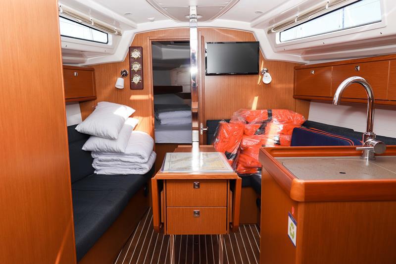 Book yachts online - sailboat - Bavaria Cruiser 34 - 3 cab - Aria  - rent