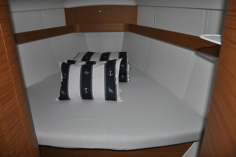 Book yachts online - sailboat - Elan 40 Impression - Evita - rent
