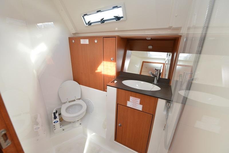 Book yachts online - sailboat - Bavaria Cruiser 40 - Atos - rent