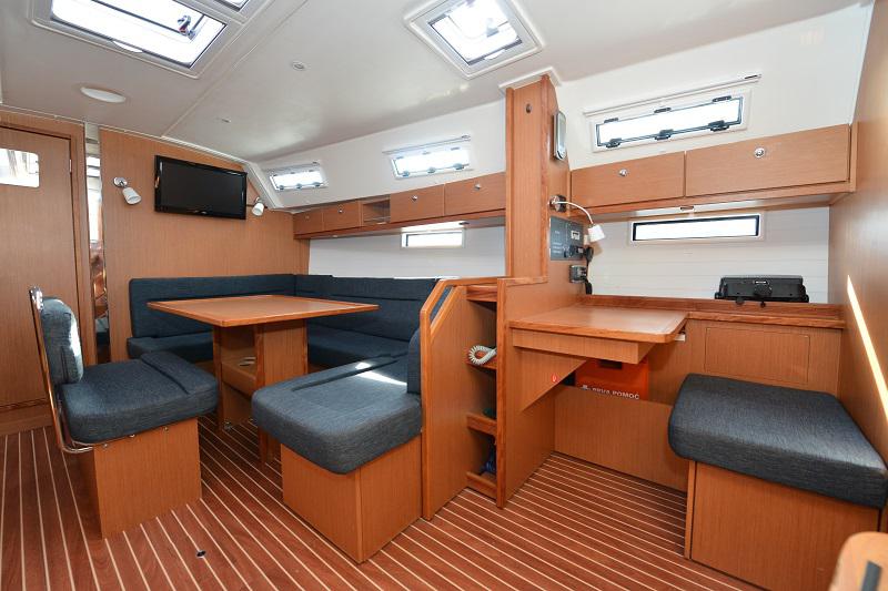 Book yachts online - sailboat - Bavaria Cruiser 40 - Atos - rent