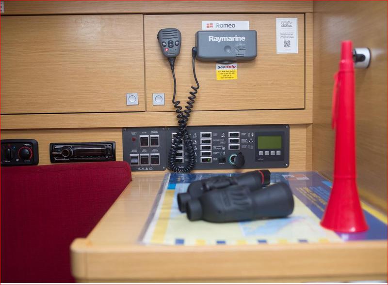 Book yachts online - sailboat - Elan 350 - Romeo - rent