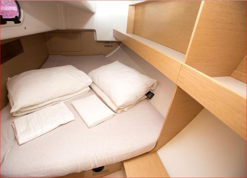 Book yachts online - sailboat - Elan 350 - Romeo - rent