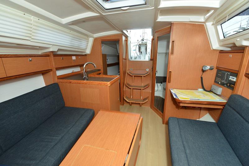 Book yachts online - sailboat - Bavaria Cruiser 33 - Ami   - rent