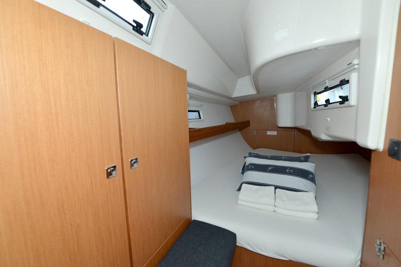 Book yachts online - sailboat - Bavaria Cruiser 33 - Ami   - rent