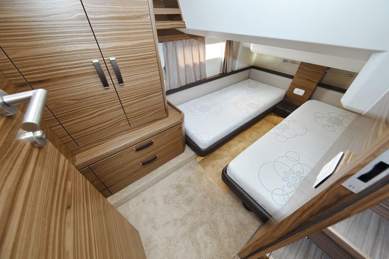 Book yachts online - motorboat - Greenline  48 Fly - Noah - rent