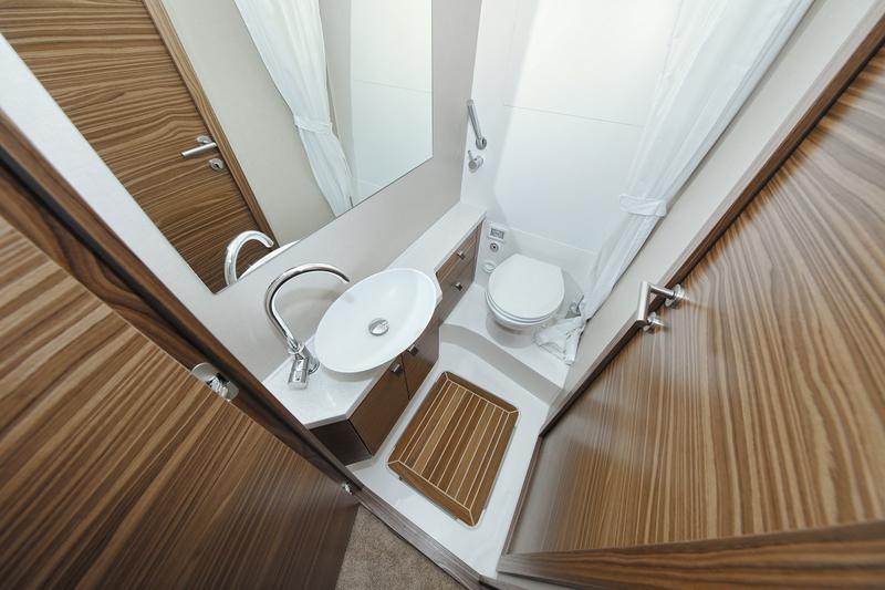 Book yachts online - motorboat - Greenline  48 Fly - Noah - rent