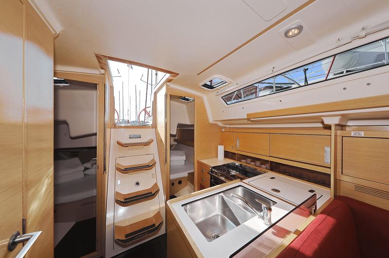 Book yachts online - sailboat - Elan 350 - X-Ray - rent