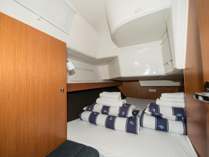 Book yachts online - sailboat - Bavaria Cruiser 37 - Rea - rent