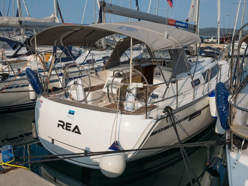 Book yachts online - sailboat - Bavaria Cruiser 37 - Rea - rent