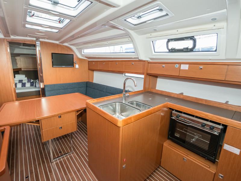 Book yachts online - sailboat - Bavaria Cruiser 37 - Rea - rent