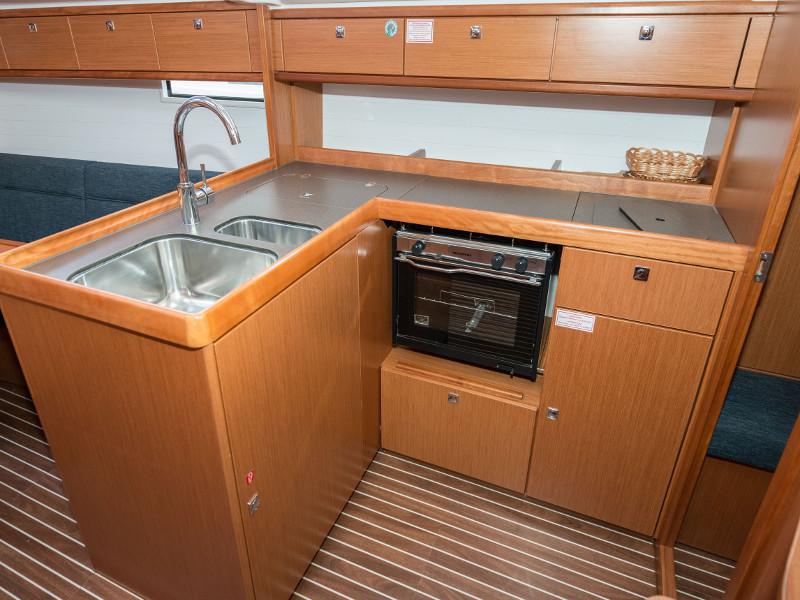 Book yachts online - sailboat - Bavaria Cruiser 37 - Rea - rent