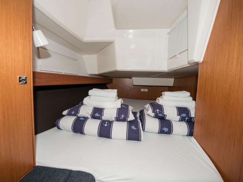 Book yachts online - sailboat - Bavaria Cruiser 37 - Rea - rent