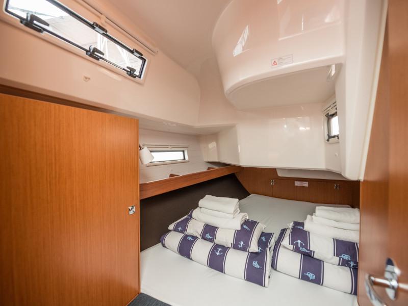 Book yachts online - sailboat - Bavaria Cruiser 37 - Rea - rent