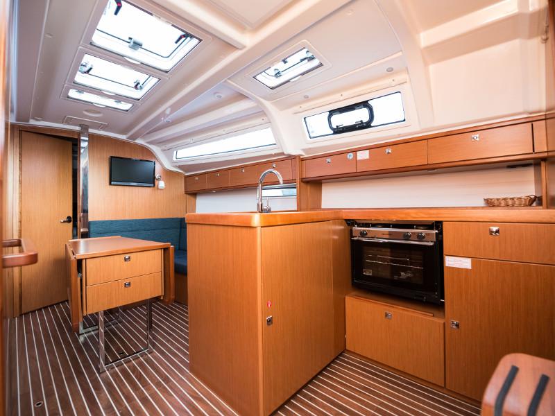 Book yachts online - sailboat - Bavaria Cruiser 37 - Rea - rent