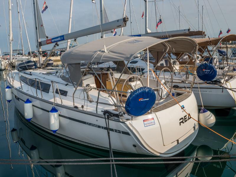 Book yachts online - sailboat - Bavaria Cruiser 37 - Rea - rent
