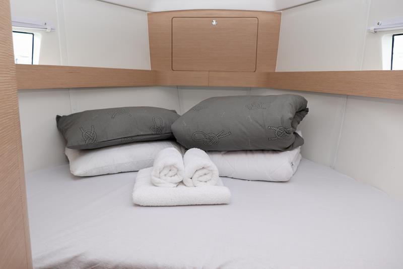 Book yachts online - sailboat - Elan 45 Impression - Octopussy  - rent