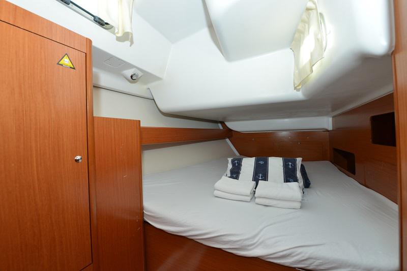 Book yachts online - sailboat - Cyclades 43.4 - Katarina II - rent