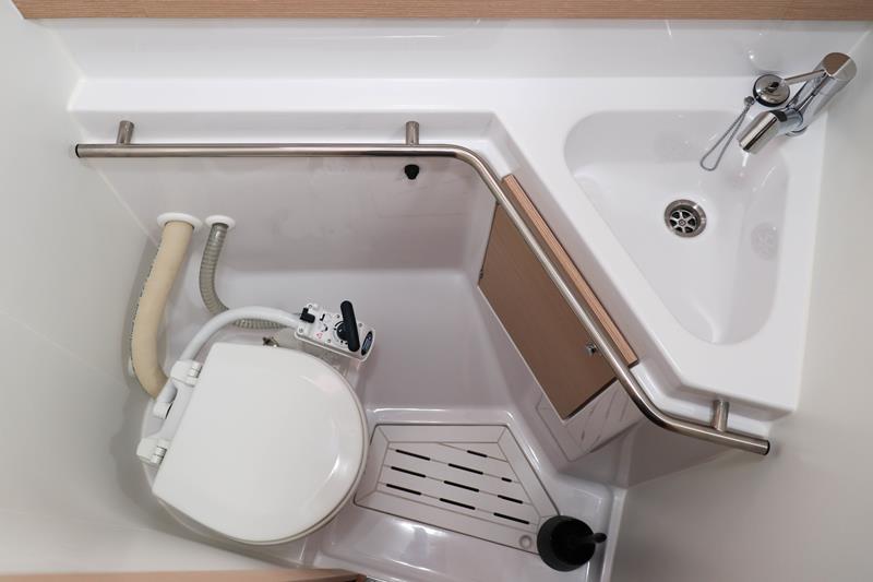 Book yachts online - sailboat - Elan 45 Impression - Casino Royale I - rent