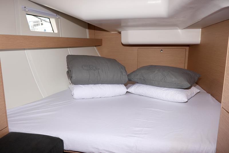 Book yachts online - sailboat - Elan 45 Impression - Casino Royale I - rent