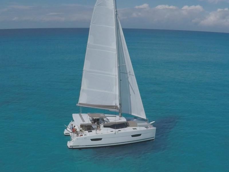Book yachts online - catamaran - Lucia 40 - Sky Maria - rent