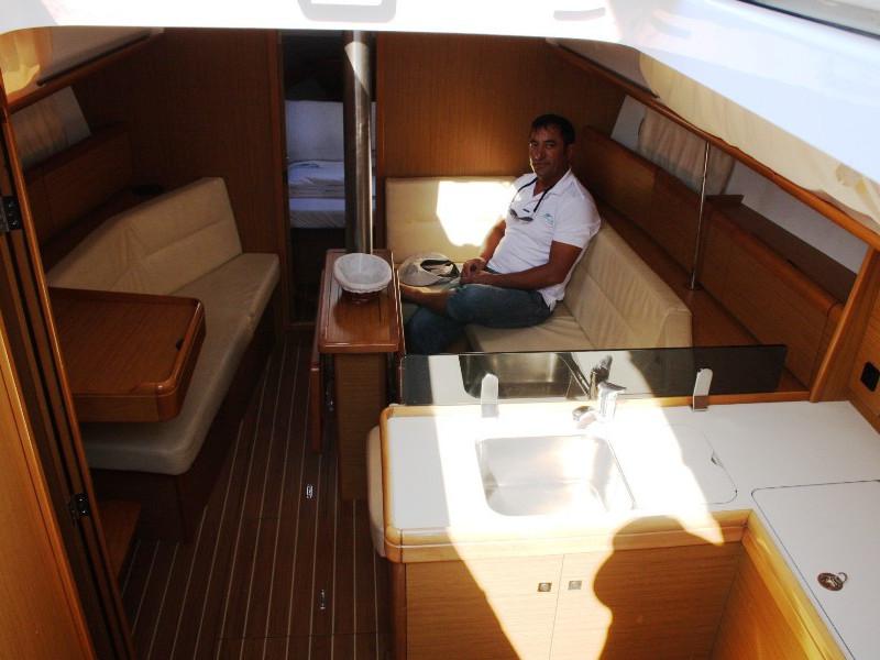 Book yachts online - sailboat - Sun Odyssey 36i - Schnecke - rent