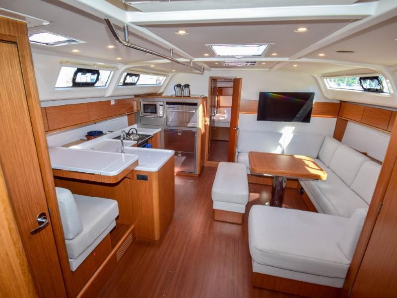 Book yachts online - sailboat - Bavaria 51 Cruiser - Artemisia - rent