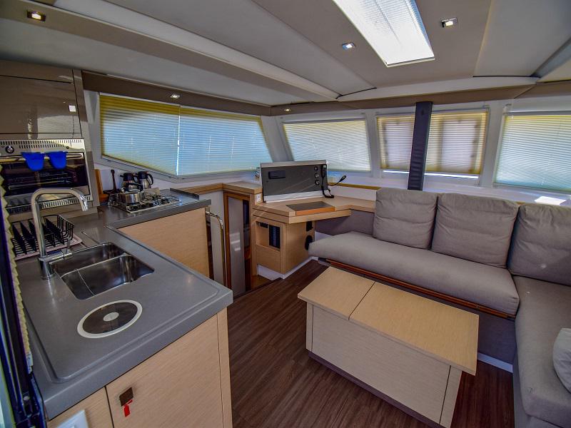 Book yachts online - catamaran - Lucia 40 - Amber - rent