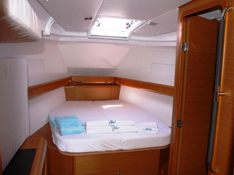 Book yachts online - sailboat - Sun Odyssey 439 - Code - rent