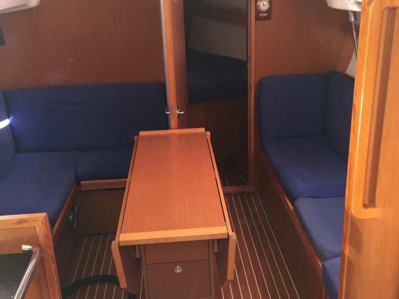 Book yachts online - sailboat - Bavaria 35 Cruiser - Hiba - rent