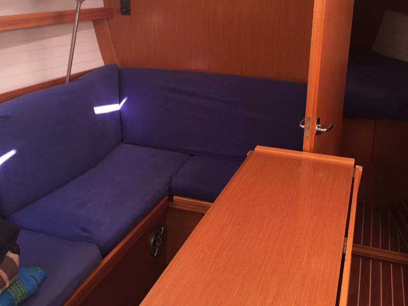 Book yachts online - sailboat - Bavaria 35 Cruiser - Hiba - rent