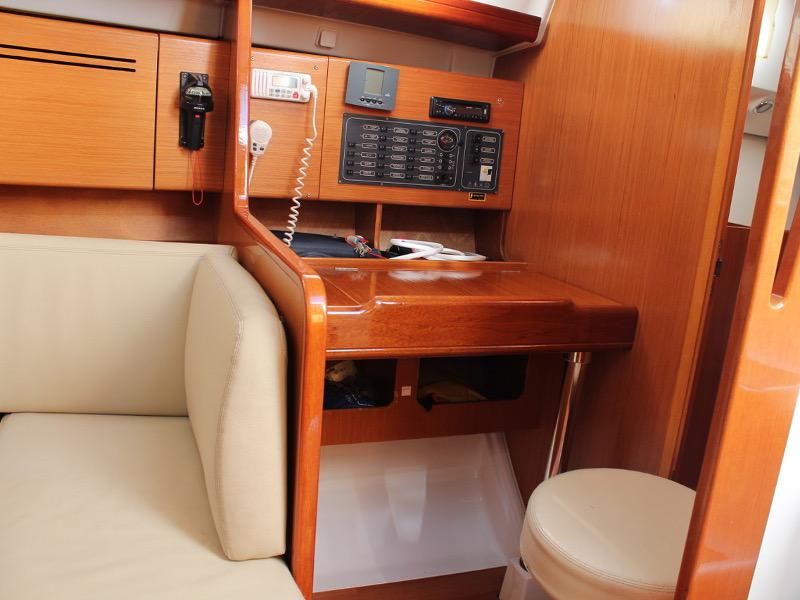 Book yachts online - sailboat - Cyclades 43.4. - Galata - rent