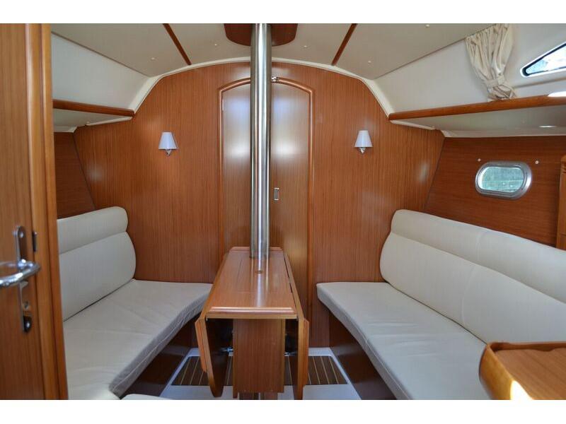 Book yachts online - sailboat - Sun Odyssey 32 - Mahalo - rent