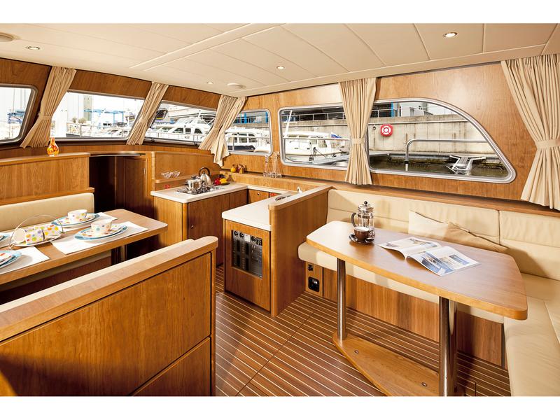 Book yachts online - motorboat - Linssen GS 40.9 AC - WaterLine - rent