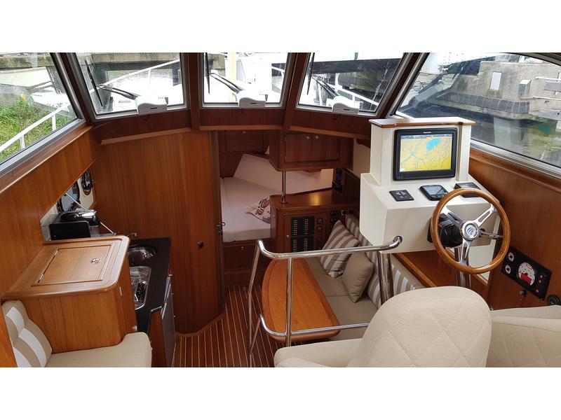 Book yachts online - motorboat - Newport Bass HT - Negombo - rent